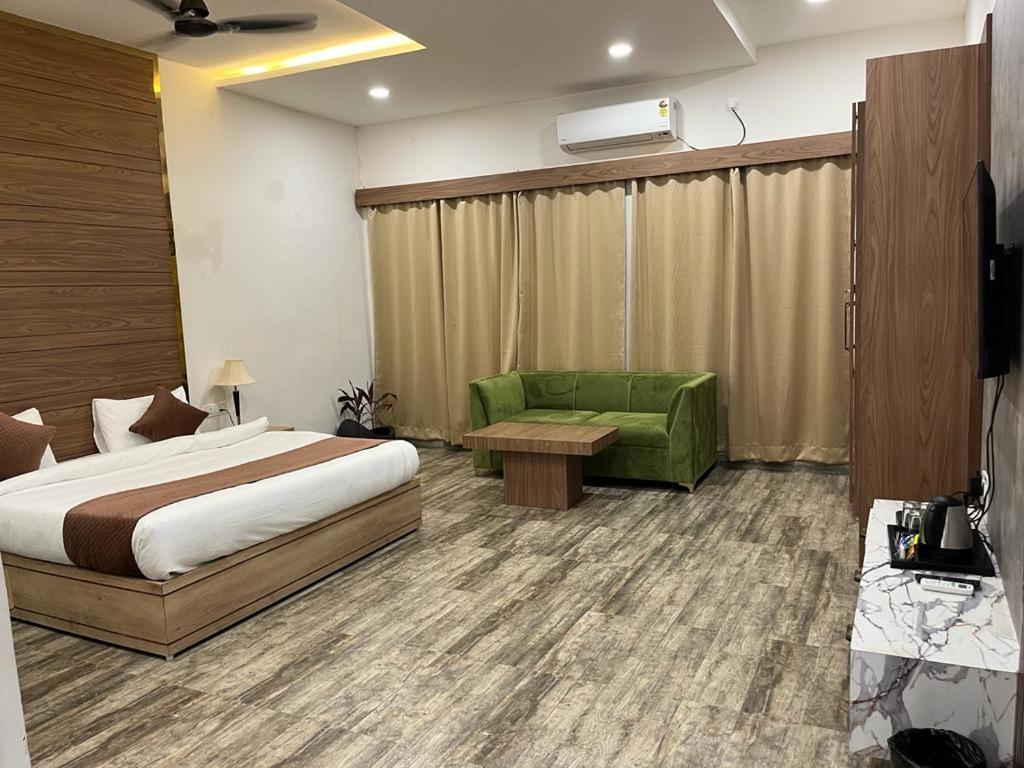 Hotel Eco Park Rewa Esterno foto