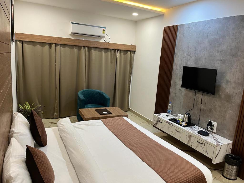 Hotel Eco Park Rewa Esterno foto
