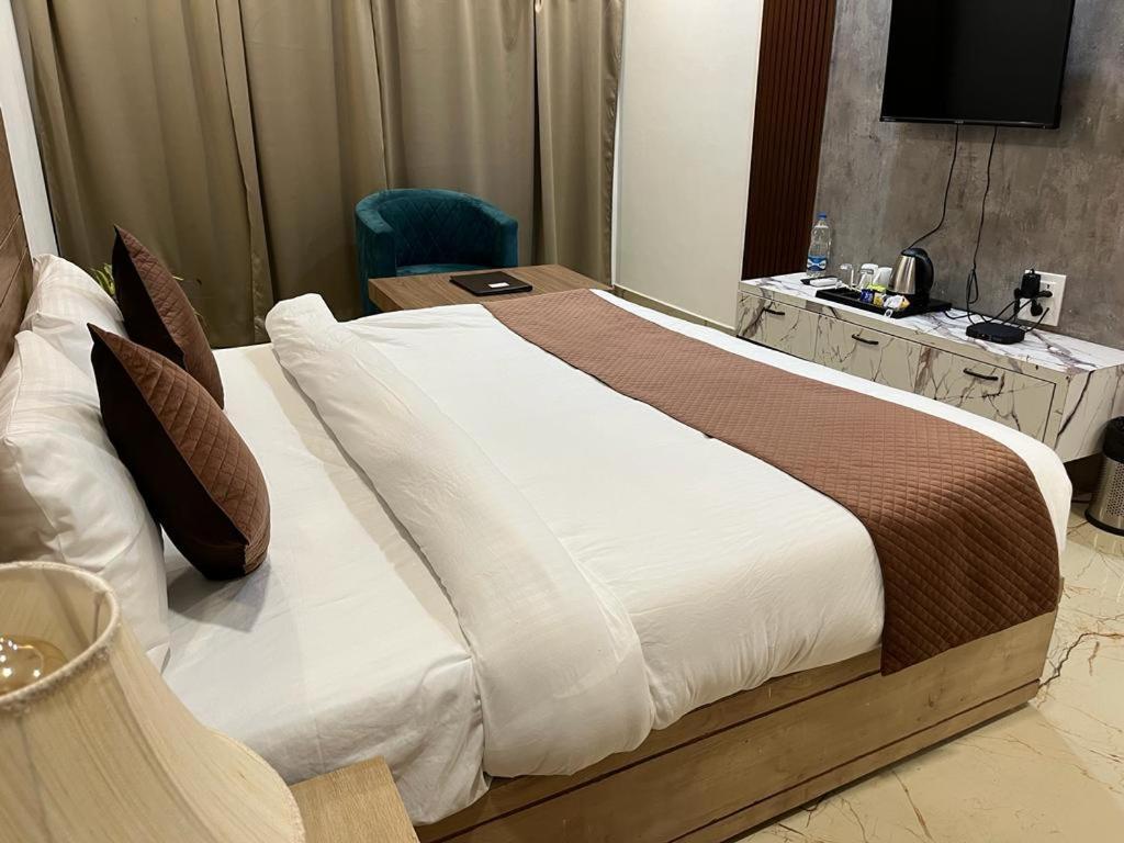 Hotel Eco Park Rewa Esterno foto