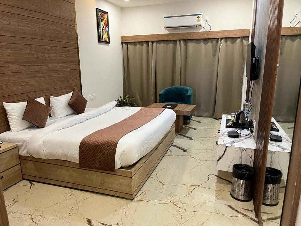 Hotel Eco Park Rewa Esterno foto